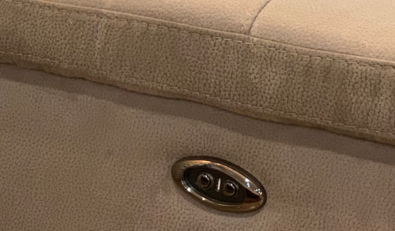 Erika button (2220X1300)